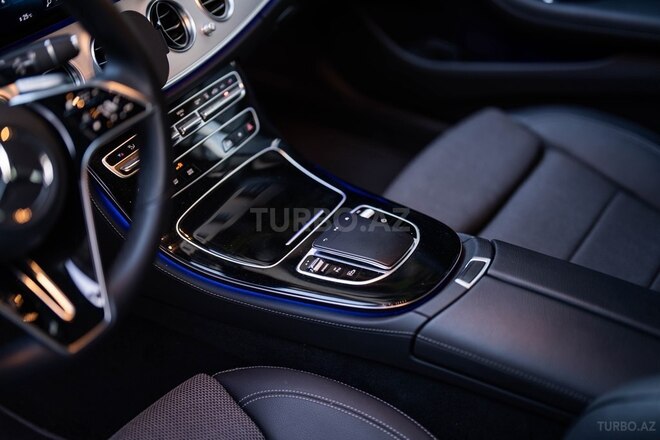 Mercedes E 300-13