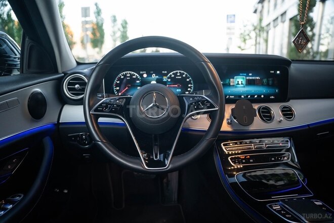 Mercedes E 300-21