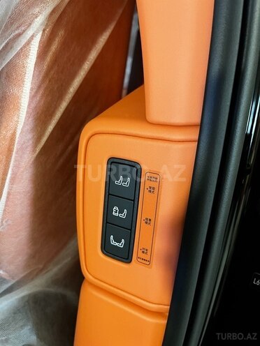 Lynk & Co 900-22