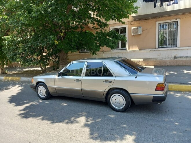 Mercedes E 230 1990, 325,000 km - 2.3 l - Bakı