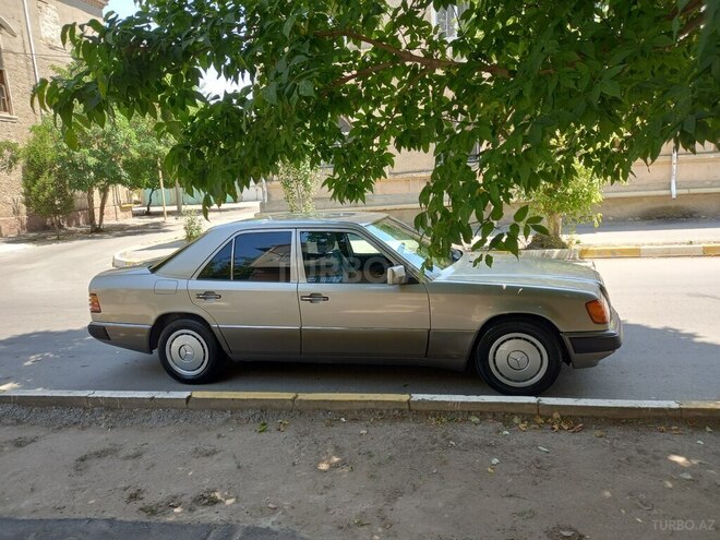 Mercedes E 230 1990, 325,000 km - 2.3 l - Bakı