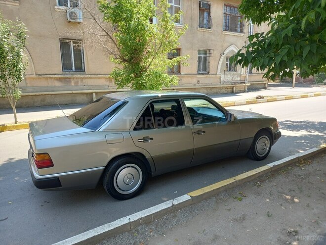 Mercedes E 230 1990, 325,000 km - 2.3 l - Bakı