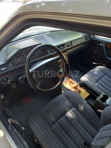 Mercedes E 230 1990, 325,000 km - 2.3 l - Bakı
