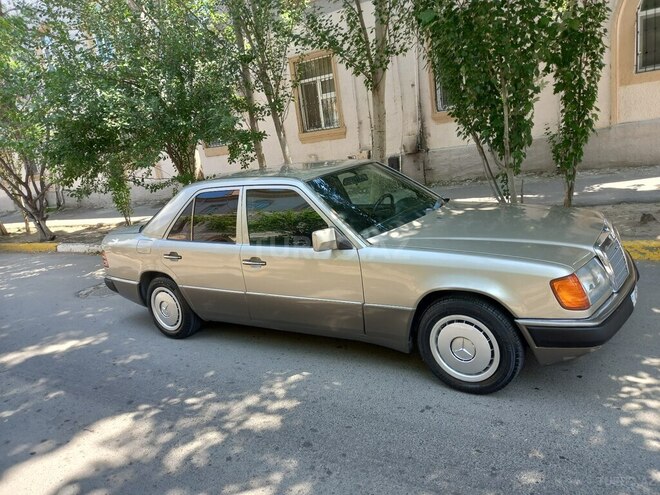 Mercedes E 230 1990, 325,000 km - 2.3 l - Bakı