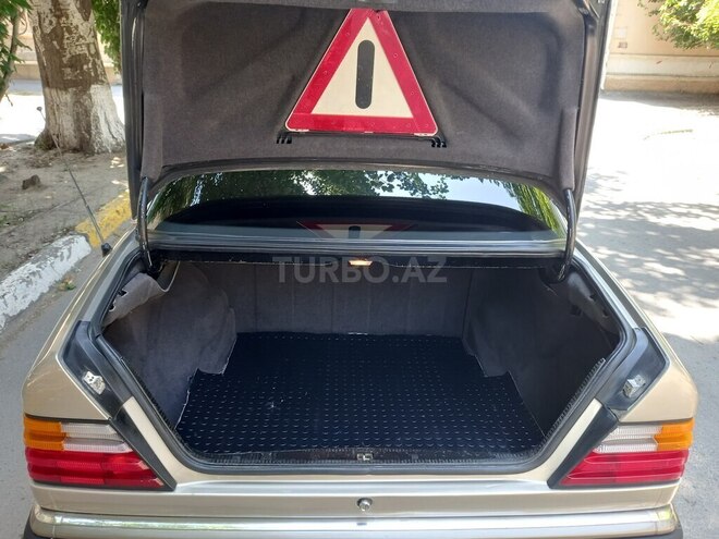 Mercedes E 230 1990, 325,000 km - 2.3 l - Bakı