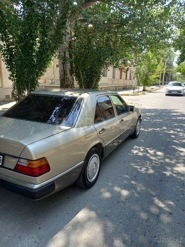 Mercedes E 230 1990, 325,000 km - 2.3 l - Bakı