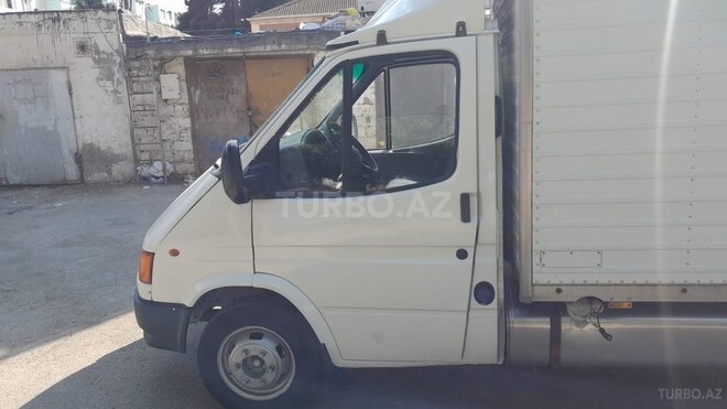 Ford Transit-6
