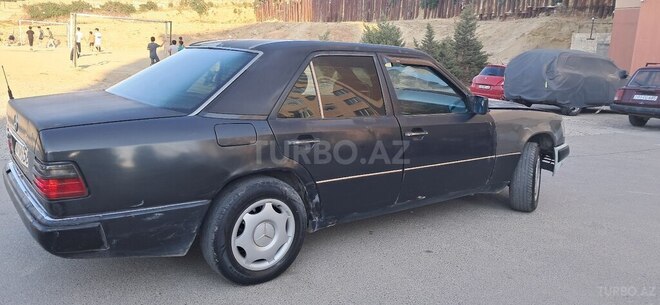 Mercedes E 200 d 1994, 216,668 km - 2.0 l - Bakı