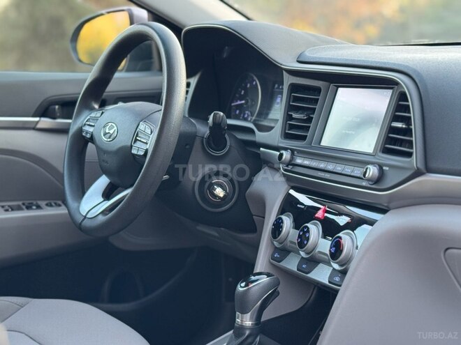 Hyundai Elantra 2018, 70,000 km - 2.0 l - Bakı