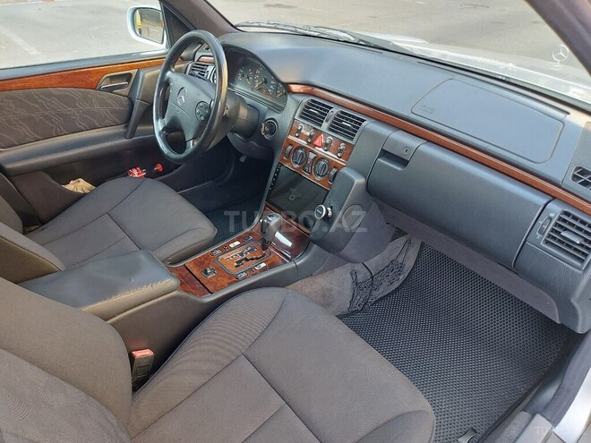 Mercedes E 240 1999, 360,000 km - 2.4 l - Bakı