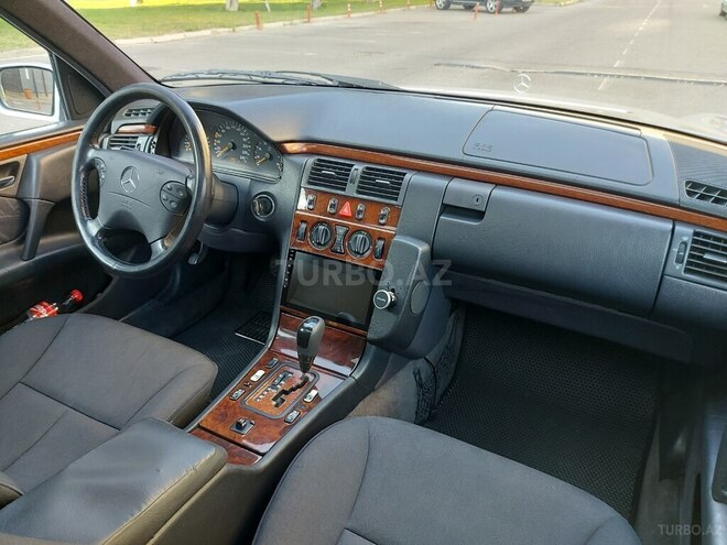 Mercedes E 240 1999, 360,000 km - 2.4 l - Bakı