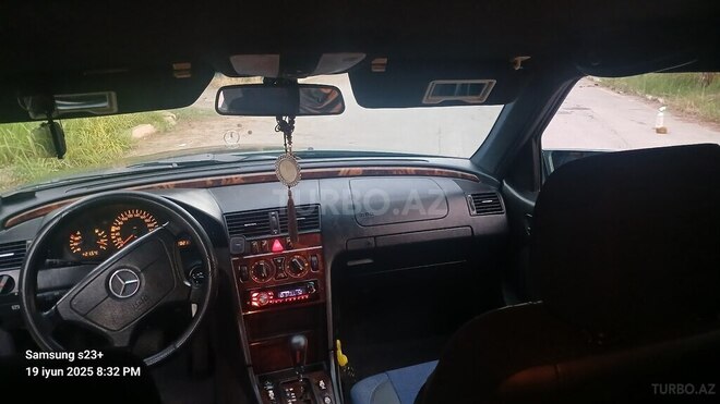 Mercedes C 240 1999, 334,000 km - 2.4 л - Şirvan