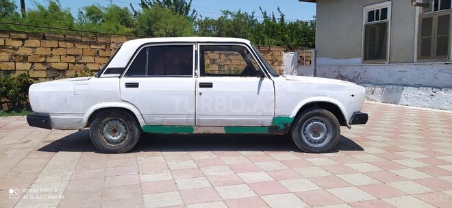 LADA (VAZ) 2105 1981, 80,000 km - 1.5 l - Salyan