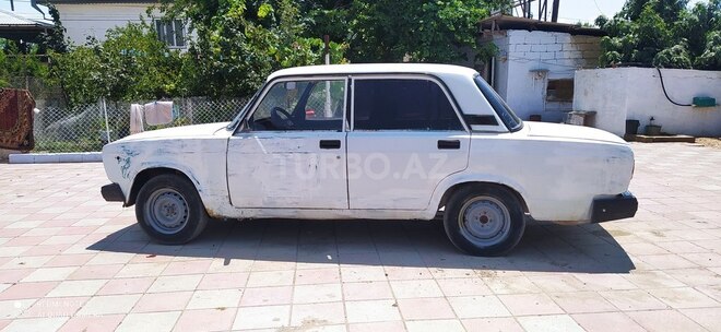 LADA (VAZ) 2105 1981, 80,000 km - 1.5 l - Salyan