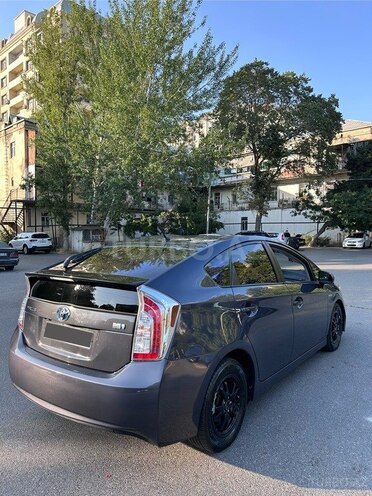Toyota Prius-7