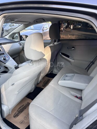 Toyota Prius-14