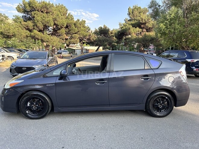 Toyota Prius-5