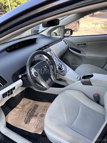Toyota Prius-13