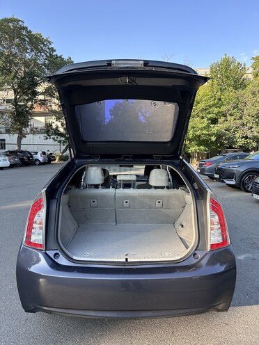 Toyota Prius-16