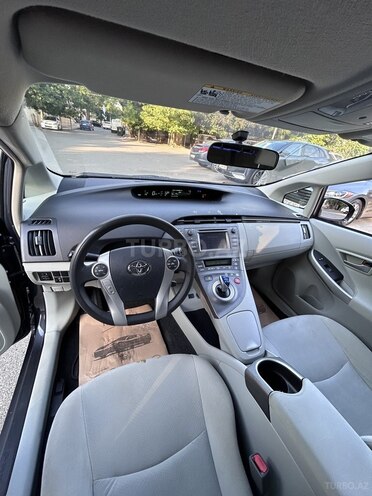 Toyota Prius-17