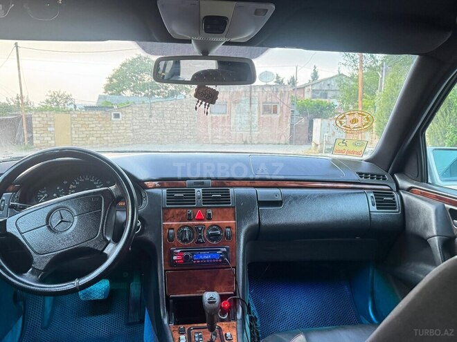 Mercedes E 200 1999, 428,369 km - 2.0 l - Bakı