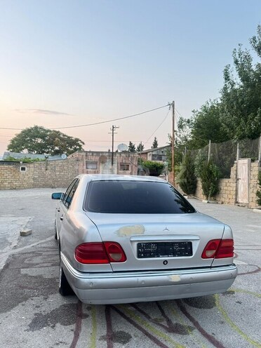 Mercedes E 200 1999, 428,369 km - 2.0 l - Bakı