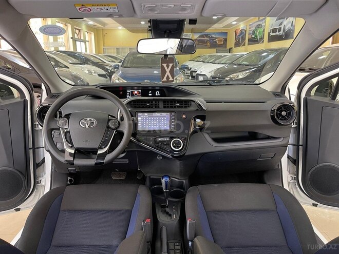 Toyota Aqua-15
