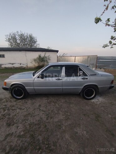 Mercedes 190 1990, 114,526 km - 2.0 l - Ucar