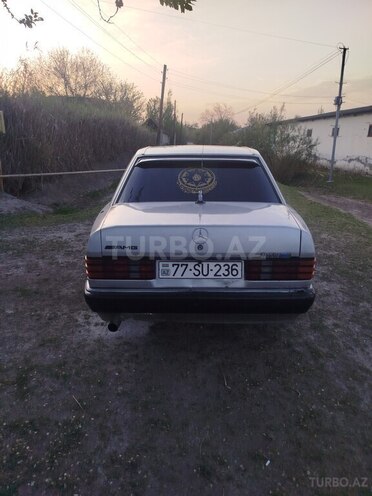 Mercedes 190 1990, 114,526 km - 2.0 l - Ucar