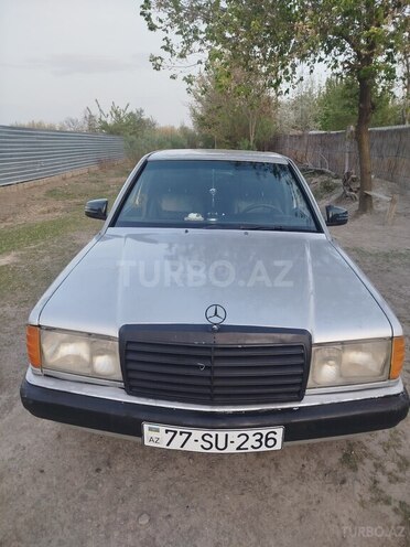 Mercedes 190 1990, 114,526 km - 2.0 l - Ucar