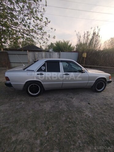Mercedes 190 1990, 114,526 km - 2.0 l - Ucar