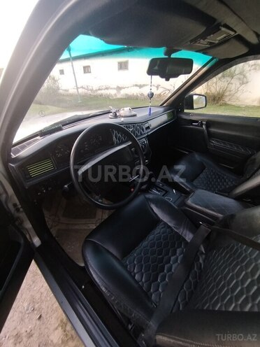 Mercedes 190 1990, 114,526 km - 2.0 l - Ucar