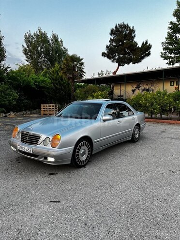 Mercedes E 280 2000, 350,000 km - 2.8 л - Salyan