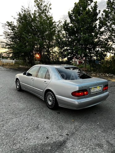 Mercedes E 280 2000, 350,000 km - 2.8 л - Salyan