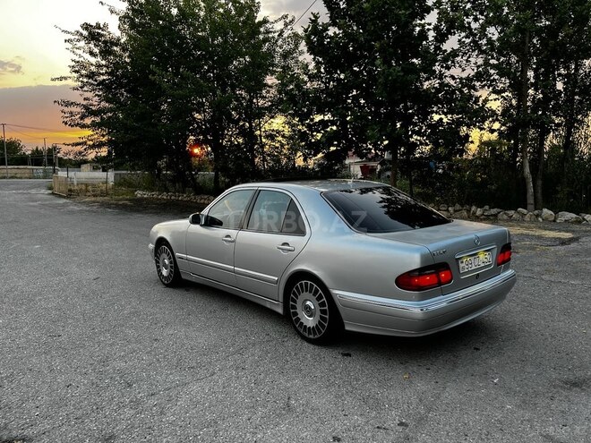 Mercedes E 280 2000, 350,000 km - 2.8 л - Salyan
