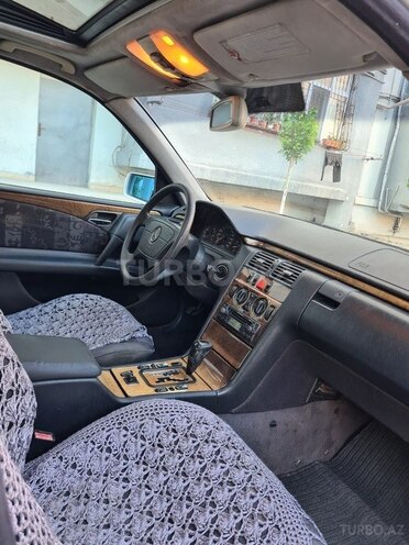 Mercedes E 200 1999, 381,000 km - 2.0 l - Bakı