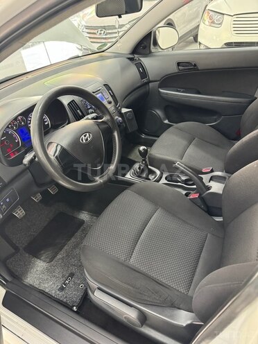 Hyundai i30 2009, 273,000 km - 1.4 л - Ağdaş