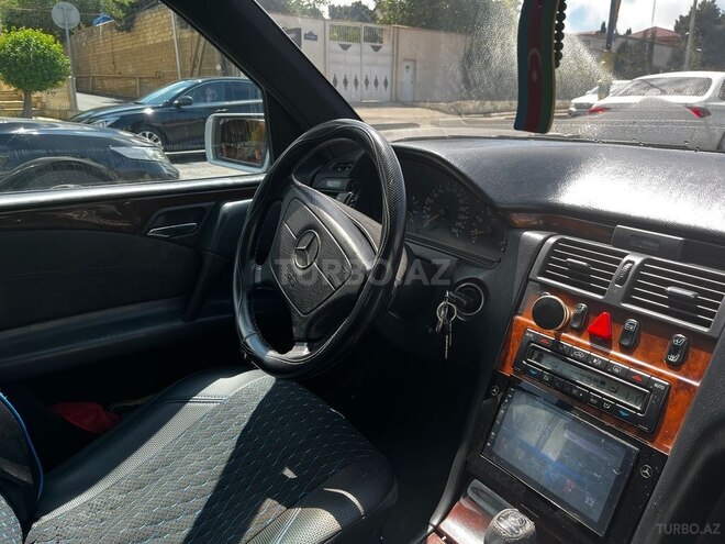 Mercedes E 240 1997, 280,000 km - 2.4 l - Gəncə