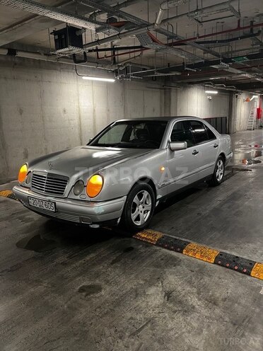 Mercedes E 240 1997, 280,000 km - 2.4 l - Gəncə
