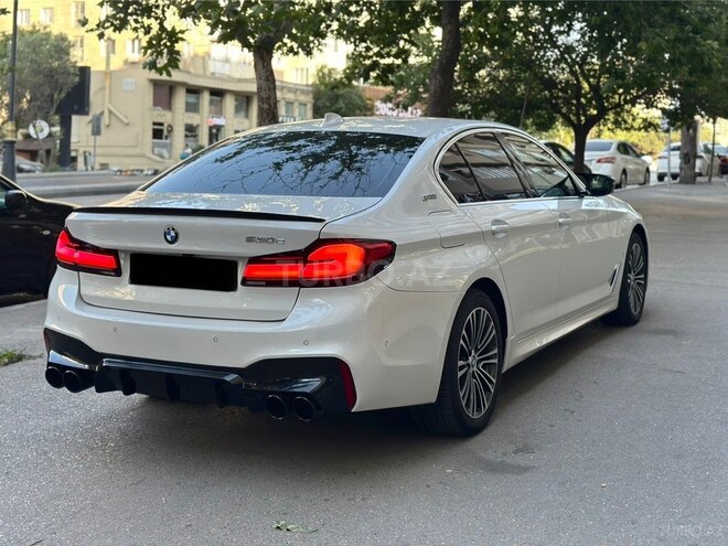 BMW 530e-12