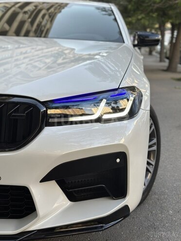 BMW 530e-10
