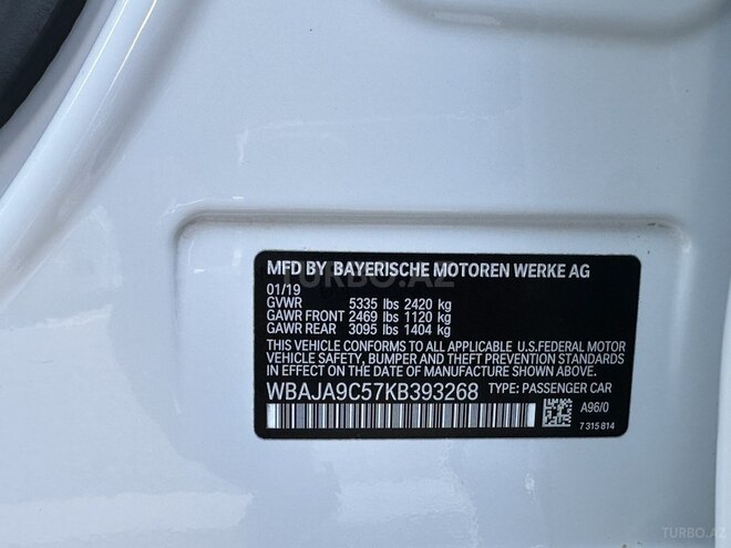 BMW 530e-21