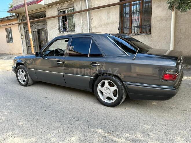 Mercedes E 220 1995, 412,000 km - 2.2 l - Bakı