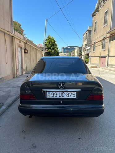 Mercedes E 220 1995, 412,000 km - 2.2 l - Bakı