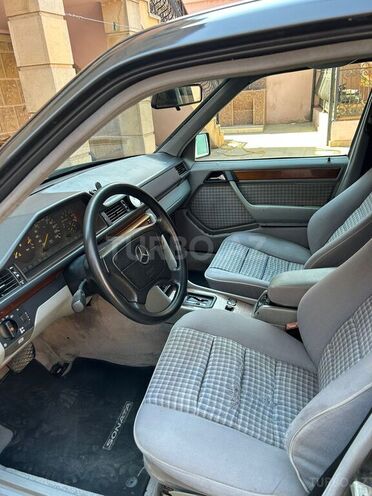 Mercedes E 220 1995, 412,000 km - 2.2 l - Bakı