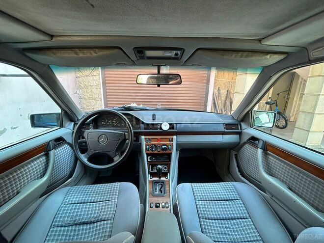 Mercedes E 220 1995, 412,000 km - 2.2 l - Bakı
