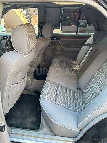 Mercedes E 220 1995, 412,000 km - 2.2 l - Bakı