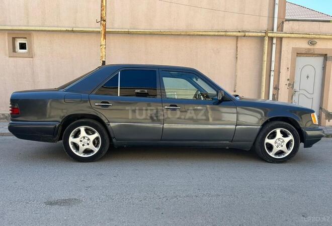 Mercedes E 220 1995, 412,000 km - 2.2 l - Bakı