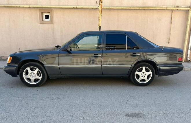 Mercedes E 220 1995, 412,000 km - 2.2 l - Bakı