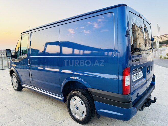 Ford Transit-9